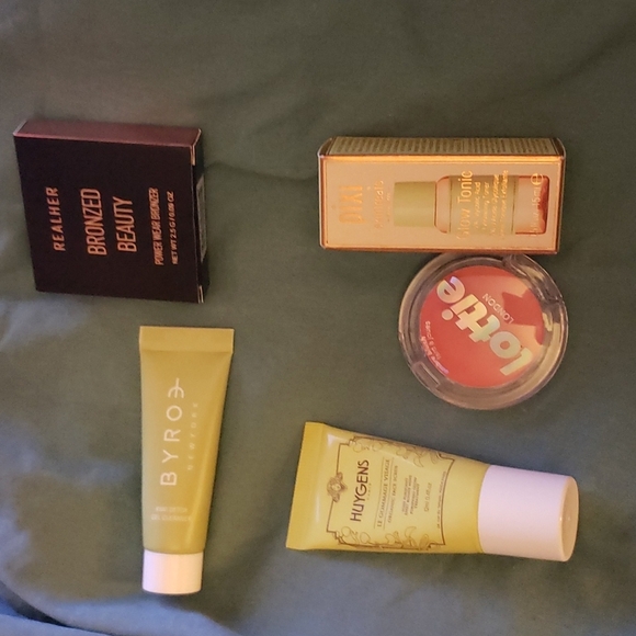bundle of beauty items - Picture 1 of 6